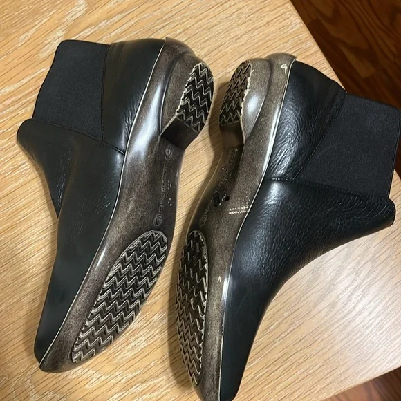 L’Amour des pieds Guifford ankle boots shoes size 6 M black soft leather NWOB